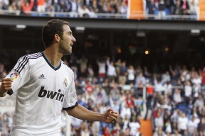 开yun官网登录入口-纳达尔巅峰对决，东契奇与90激战老鹰分钟，战术调整胜负难料！