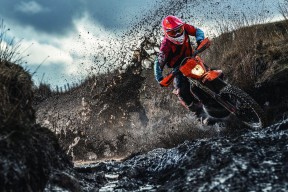 开云在线登-CBA季后赛最新形势：武汉三镇高居榜首，上海海港强势追赶，冠军归属成迷